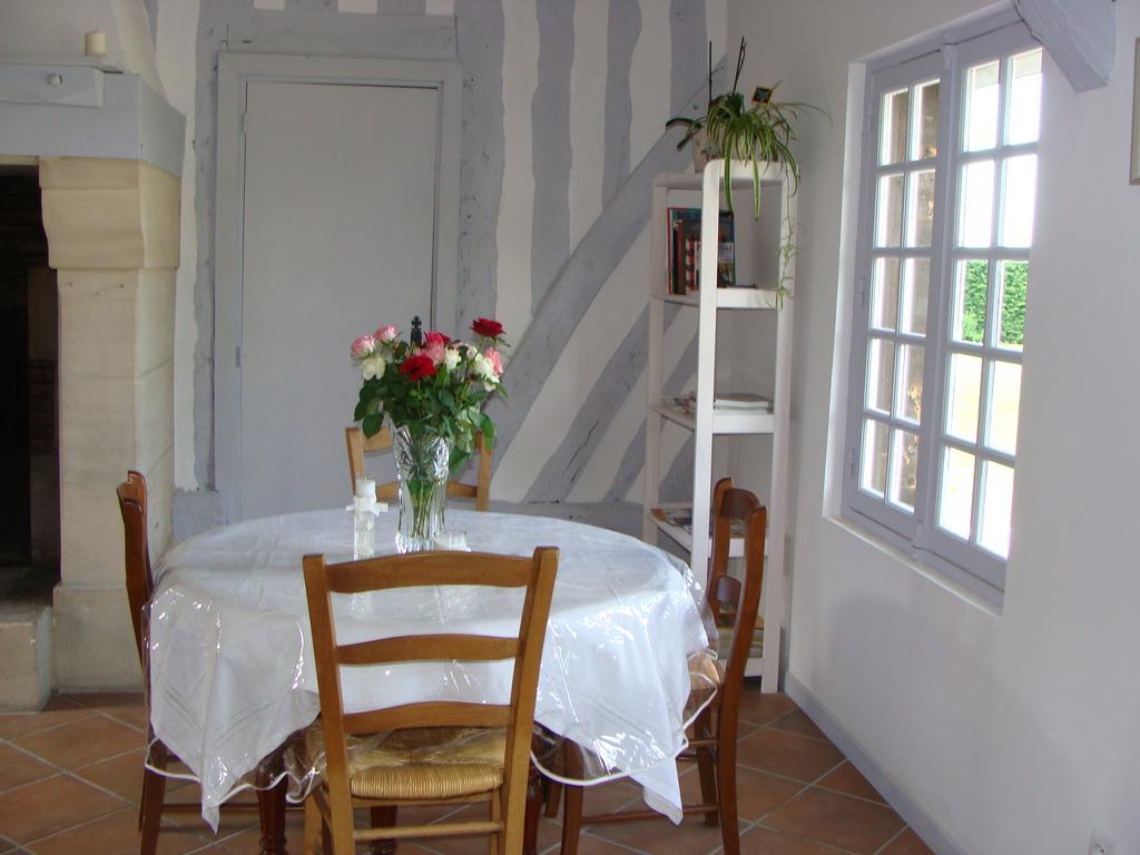 Le Vieux Castel Bed and Breakfast Goustranville Zewnętrze zdjęcie